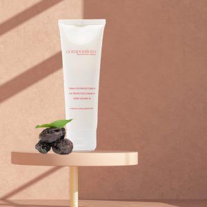 Crema fotoprotectora 40 Compositum de Factor de Alta Protección de la piel que permite su aplicación sobre cualquier otra crema facial o corporal